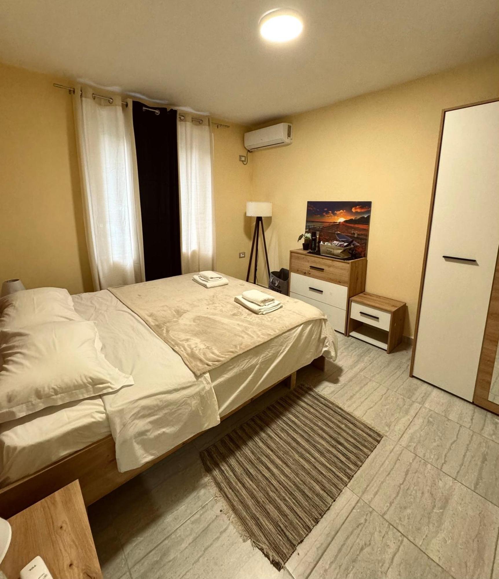 Urban Apartment In Blloku Tirana Kültér fotó