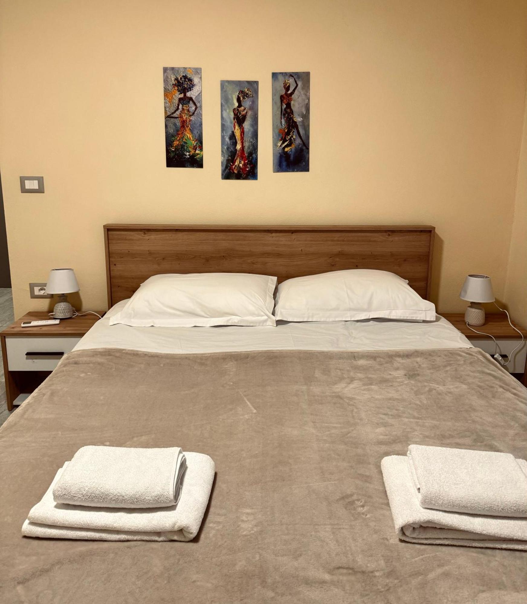 Urban Apartment In Blloku Tirana Kültér fotó